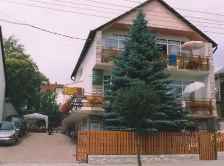 Rideg Apartment *