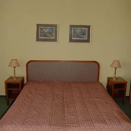 Apartament Rideg *
